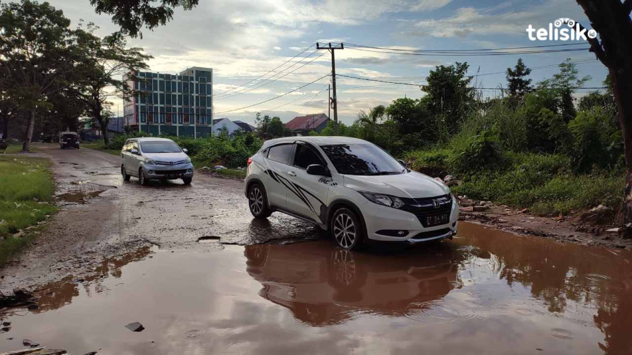 Bertahun-tahun Nikmati Jalan Rusak Sekitar Asrama Haji, Warga Kendari Minta Pemerintah Tak Diam