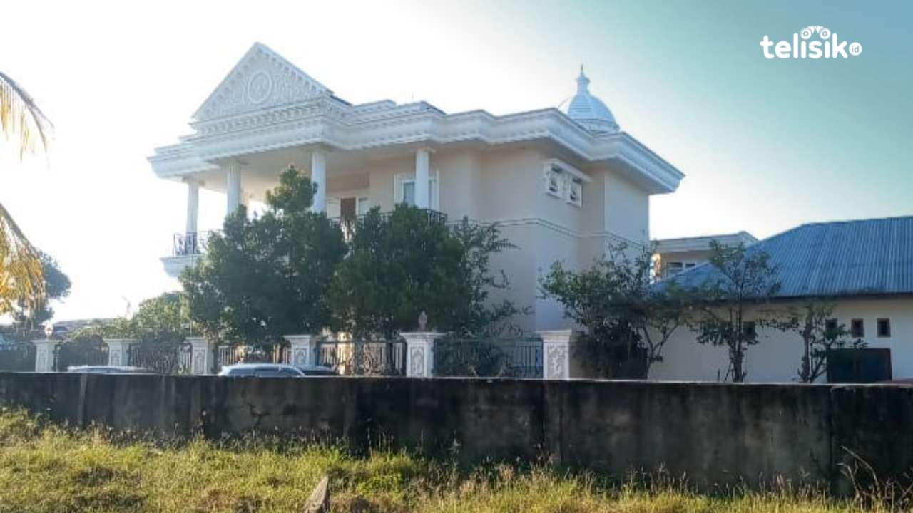 Rumah Megah di Kampung Halaman Menkominfo, Tersangka Kasus Dugaan Korupsi Rp 8 Triliun