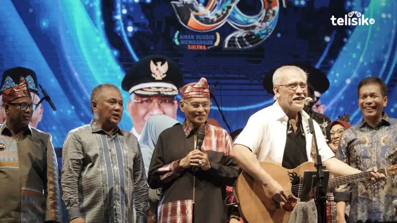 Iwan Fals dan Pejabat Daerah Nyanyikan Lagu Tana Wolio di HUT ke-59 Sulawesi Tenggara