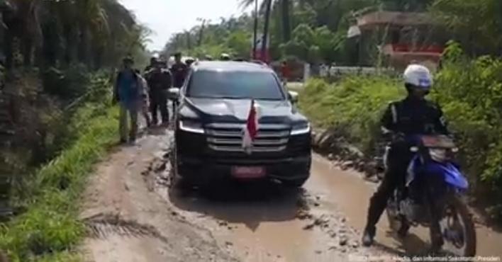 Jokowi Cek Jalan Rusak di Labuhanbatu Utara, Tamparan Bagi Pemda