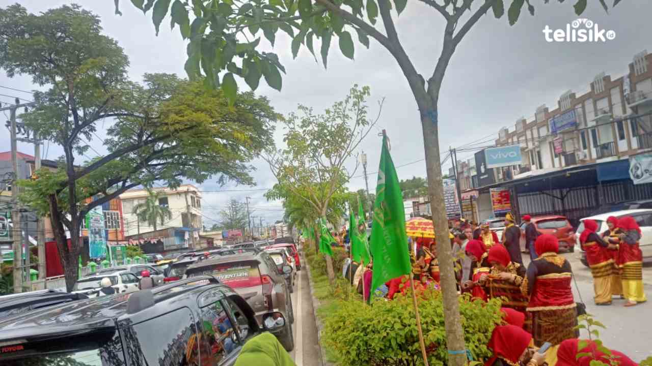 Macet Parah Warnai Pawai Perayaan HUT ke-59 Sulawesi Tenggara