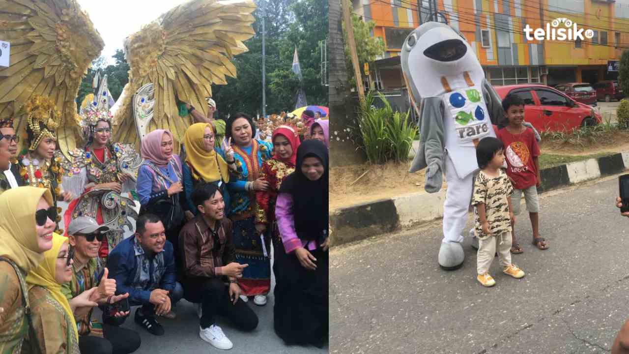 Maskot Unik jadi Incaran Foto Warga di Pawai Kebudayaan HUT ke-59 Sulawesi Tenggara
