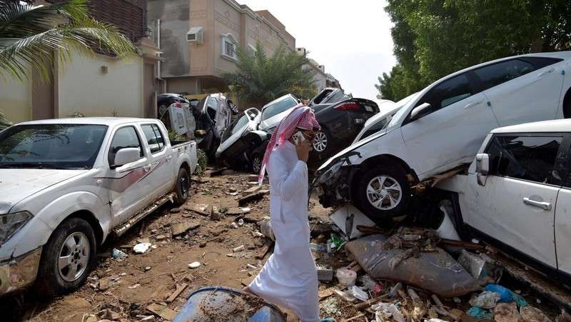 Mobil Mewah di Negara Ini jadi Sampah Lantaran Terlalu Kaya