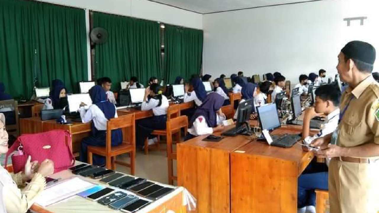 Pemkab Konawe Monitoring Pelaksanaan USBK di Sekolah