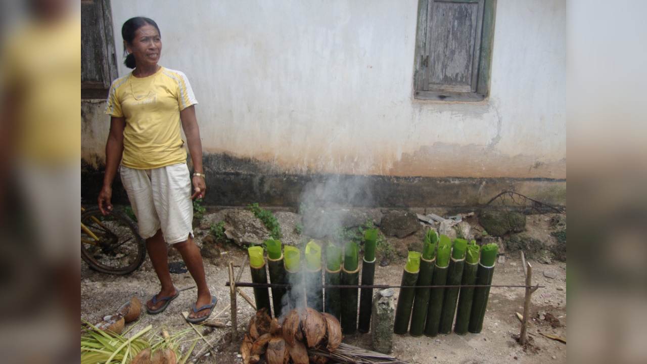 Rasakan Gurihnya Luluta, Nasi Bambu Khas Wakatobi