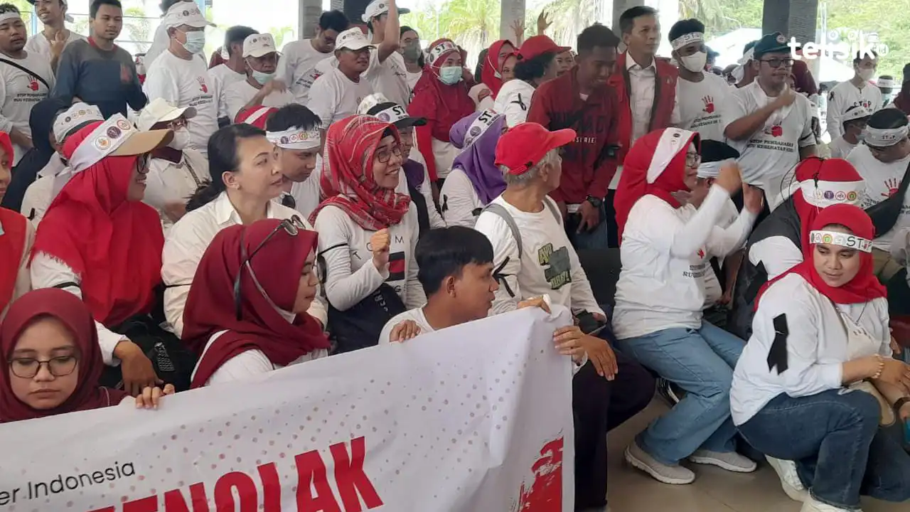 Ratusan Tenaga Medis Kepung DPRD Sulawesi Tenggara Tolak RUU Kesehatan