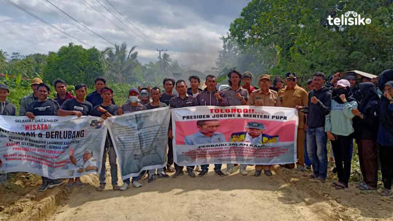 Rusak 32 Tahun, Ratusan Warga Lalembuu Minta Jokowi Ambil Alih Pengaspalan Jalan Provinsi Jalur Konawe Selatan-Kolaka Timur