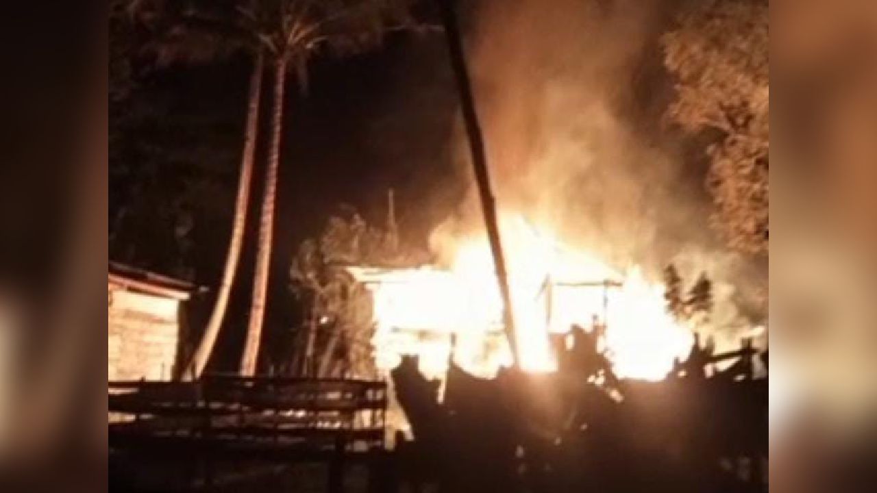 Si Jago Merah Hanguskan Rumah Panggung di Muna Barat