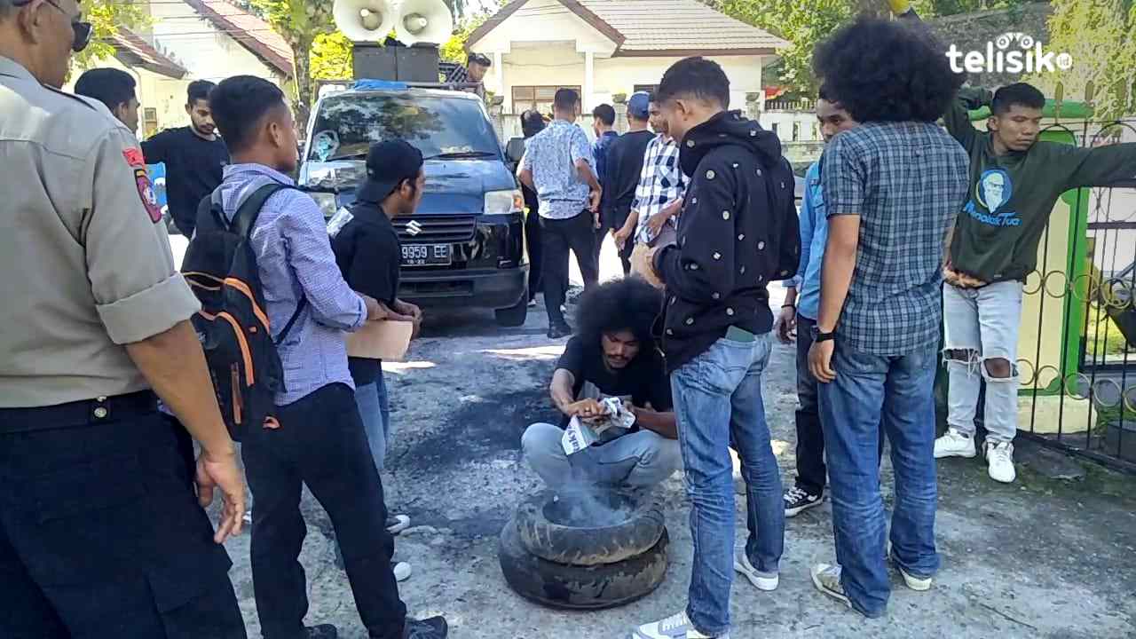 Sidang Terduga Pelaku Pemalsuan Dokumen Leo Robert Halim Ditunda, Massa Kembali Demo