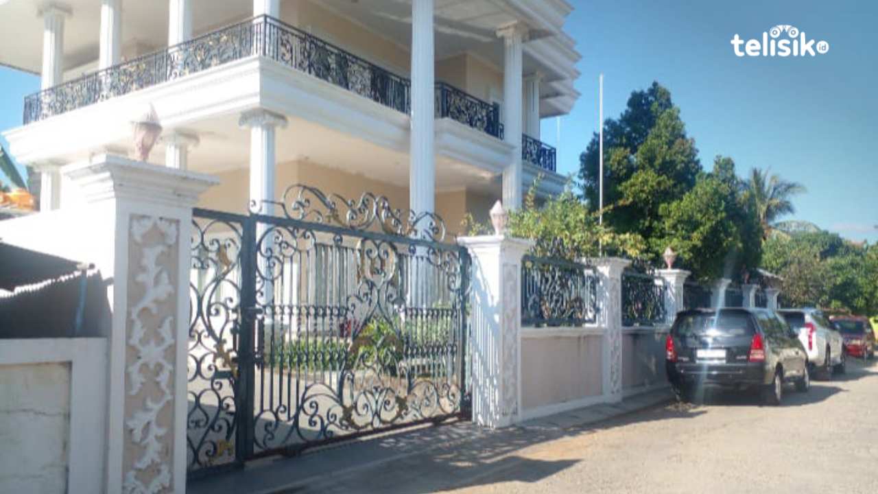 Situasi Rumah di Kampung Halaman Menkominfo Pasca Ditetapkan Tersangka: Persiapkan 40 Hari Mendiang Ayah