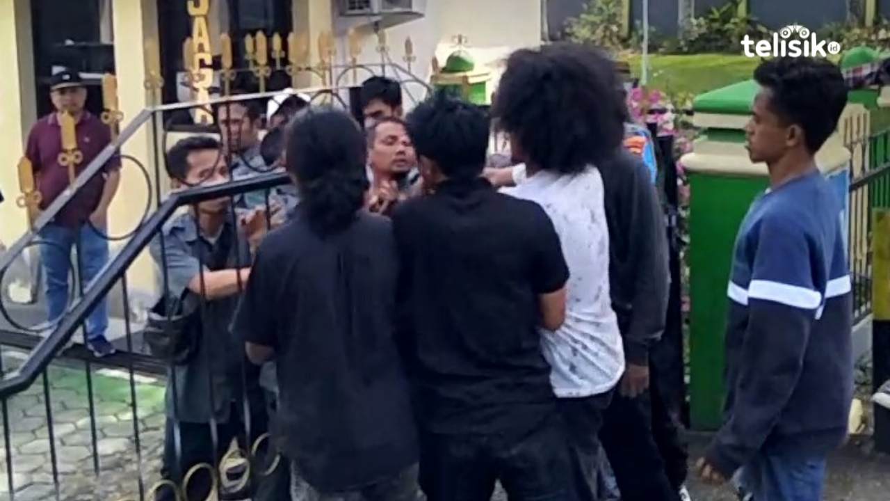 Tersangka Tahanan Kota Bebas Keluar Negeri, Massa Desak Pelaku Ditahan