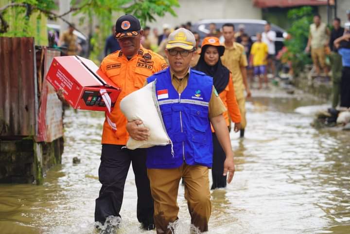 Warga Korban Banjir Kolaka Utara Keciprat Bantuan