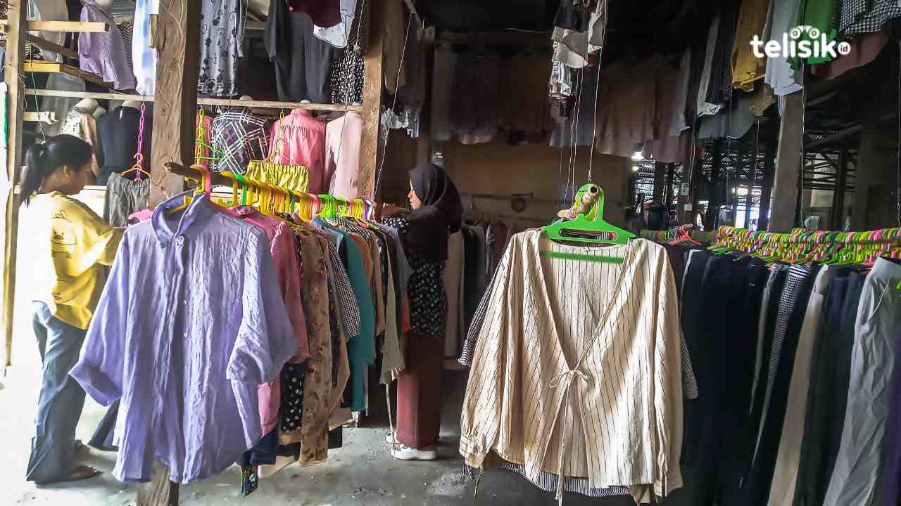 Banyak Digandrungi, Pakaian RB Menjamur di Pasar Sentral Pulau Wangi-Wangi Wakatobi