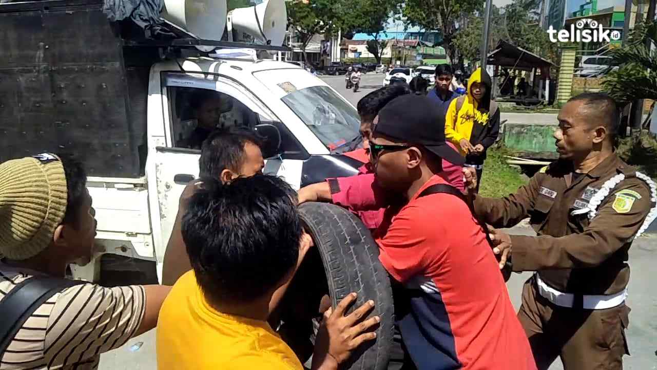 Demo di Kejati Sulawesi Tenggara Ricuh