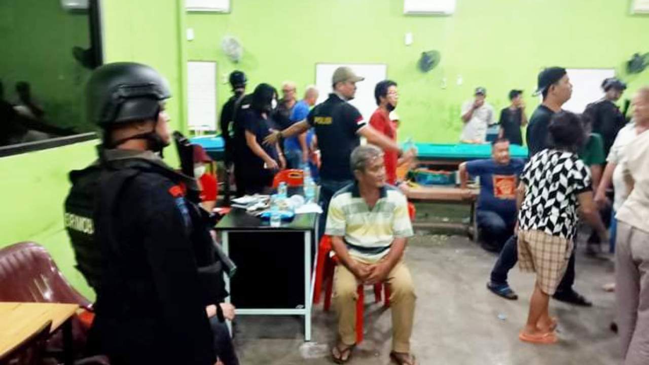 Diduga Gudang Ali Opek jadi Sarang Judi Digerebek, 50 Orang Ditangkap dan Pemilik Diburu
