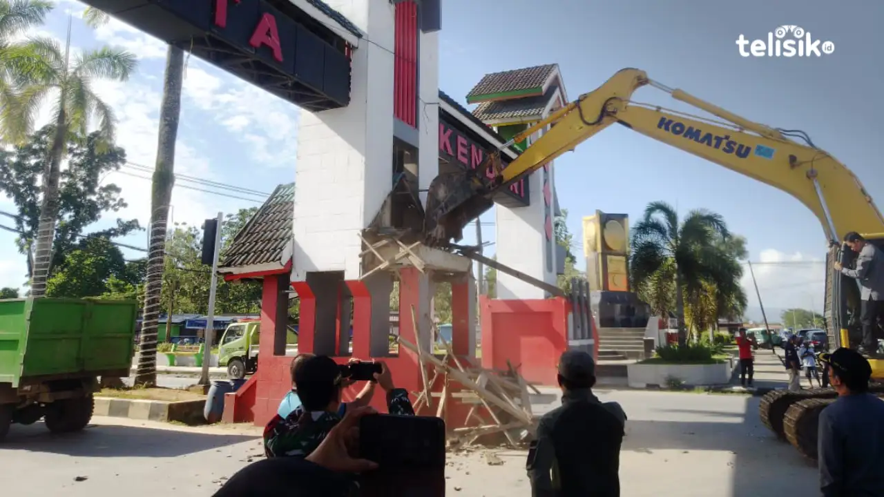 Gerbang Batas Kota Kendari-Kabupaten Konawe Selatan Dibongkar