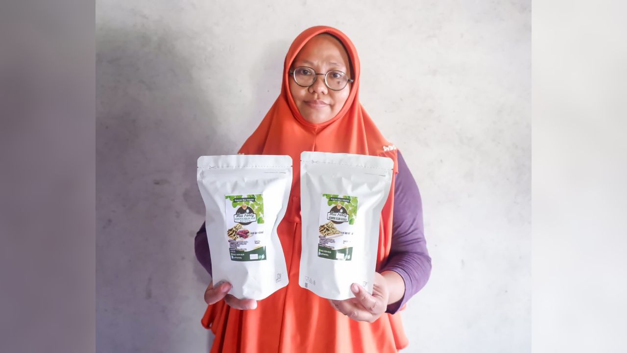 Ibu Asal Wakatobi Sulap Daun Kelor jadi Keripik, Hasilkan Cuan hingga Jutaan Rupiah