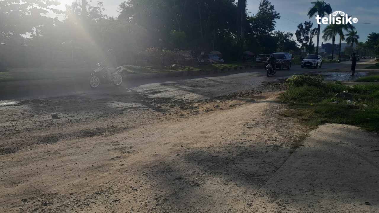 Jalan Rusak Depan SPBU Anduonohu Kota Kendari jadi Keluhan Warga