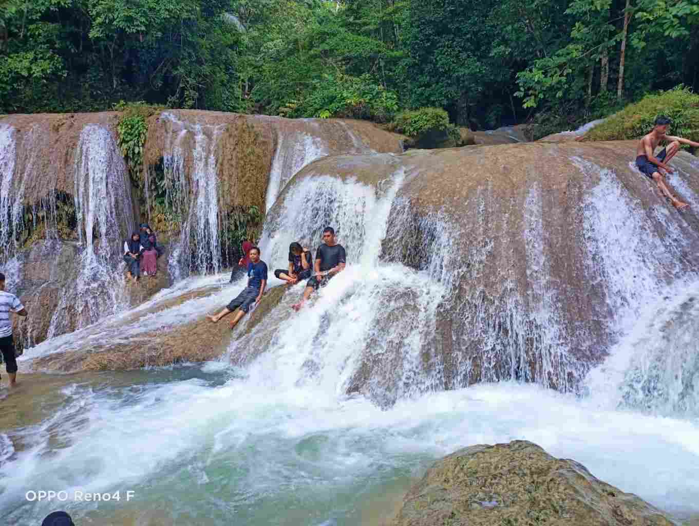 Keindahan Air Terjun Kogawuna di Desa Limbo Bungi Baubau