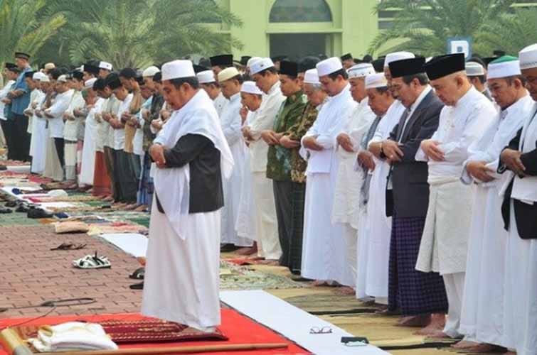 Niat dan Bacaan Salat Idul Adha Lengkap