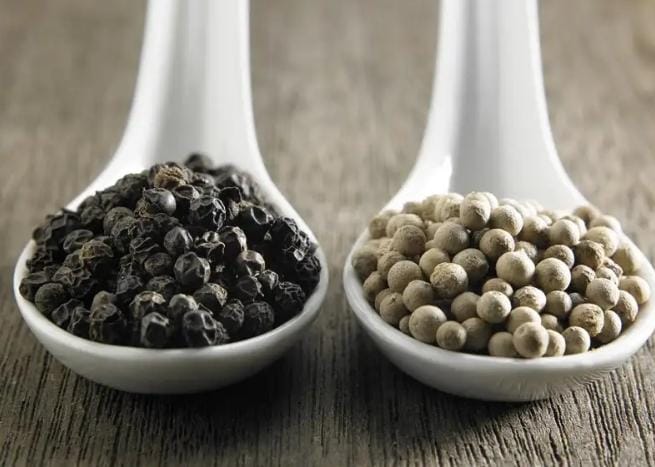 Perbedaan Lada Hitam dan Lada Putih Meski Sama-Sama Bumbu Masak