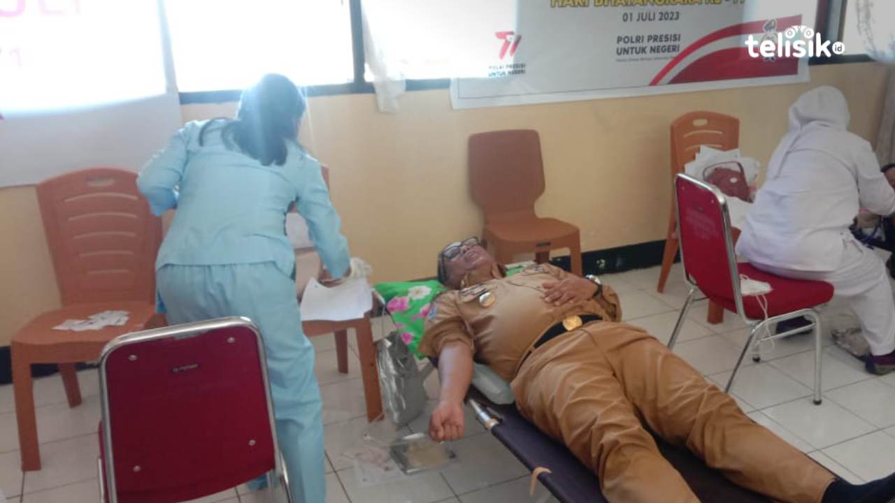 Pj Bupati Muna Barat Ikut Donor Darah HUT Bhayangkara