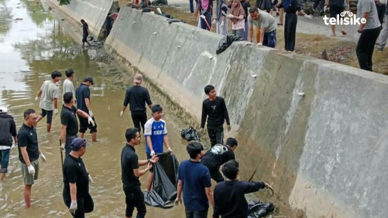 Relawan Muda Bencana Kota Kendari Aksi Bersih-Bersih Sungai