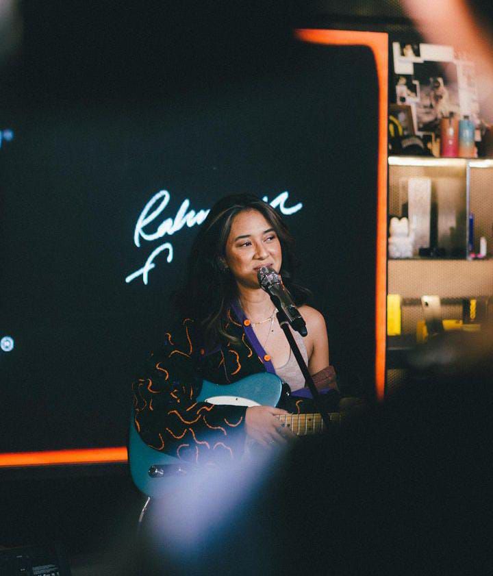 Sosok Rahmania Astrini, Solosis yang menjadi Special Guest Konser Coldplay di Jakarta