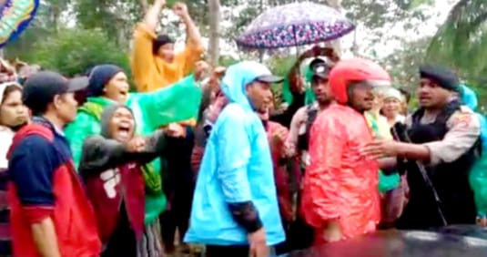 Warga 4 Gendang di Manggarai Hadang Kendaraan Milik PLN