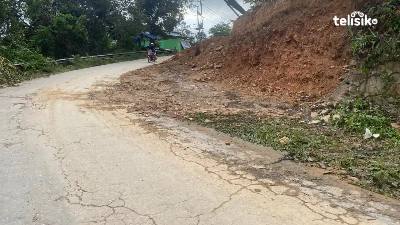 Banyak Dikeluhkan Pengendara, Jalur Poros Kendari-Landono Dilakukan Pelebaran Jalan