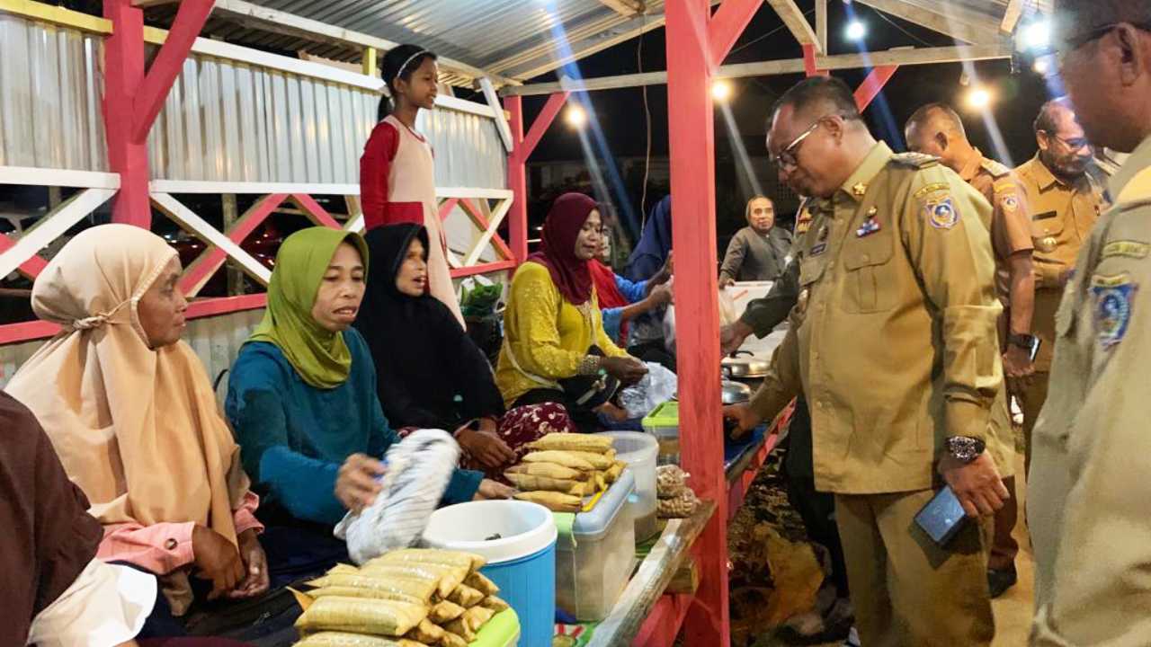 Jajanan Khas Muna jadi Ikon Pasar Sore Desa Lindo Muna Barat