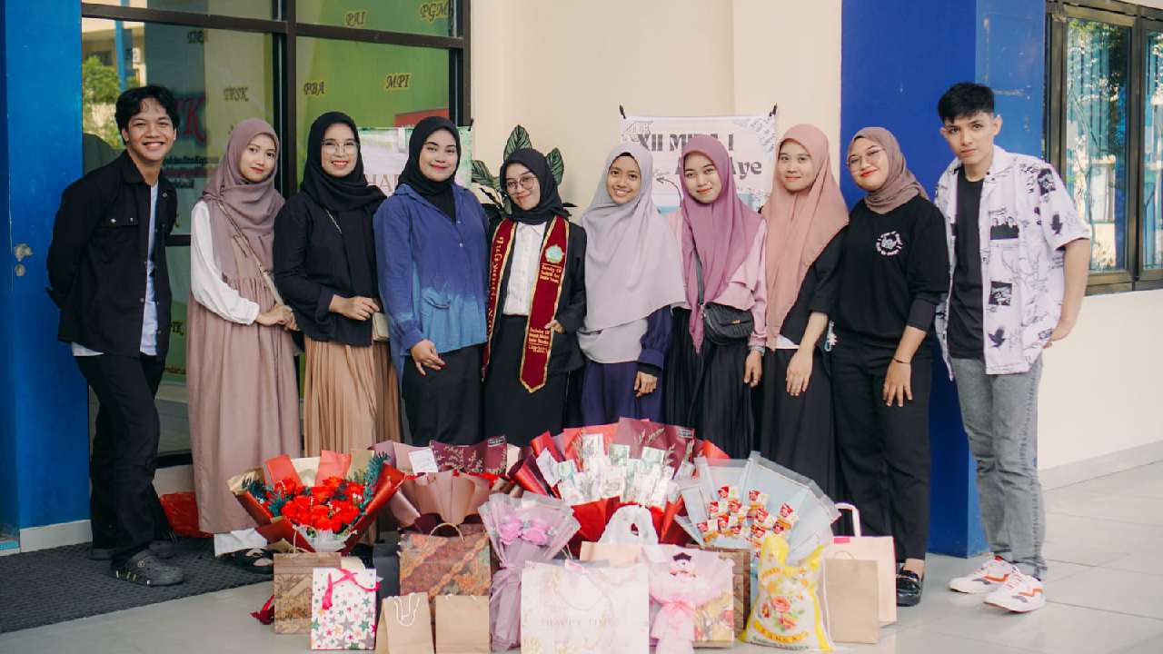 Jelang Wisuda, Freelancer Foto jadi Usaha Mahasiswa yang Hobi Fotografi