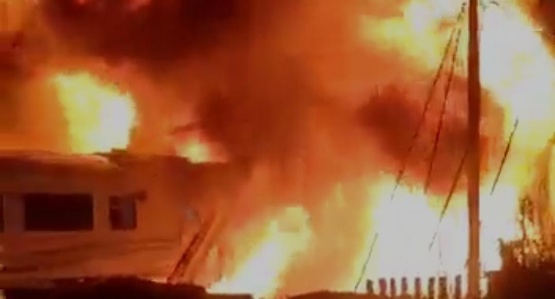 KA Bratas Tabrak Truk Tronton di Semarang, Wanita Loncat dari Gerbong Kereta