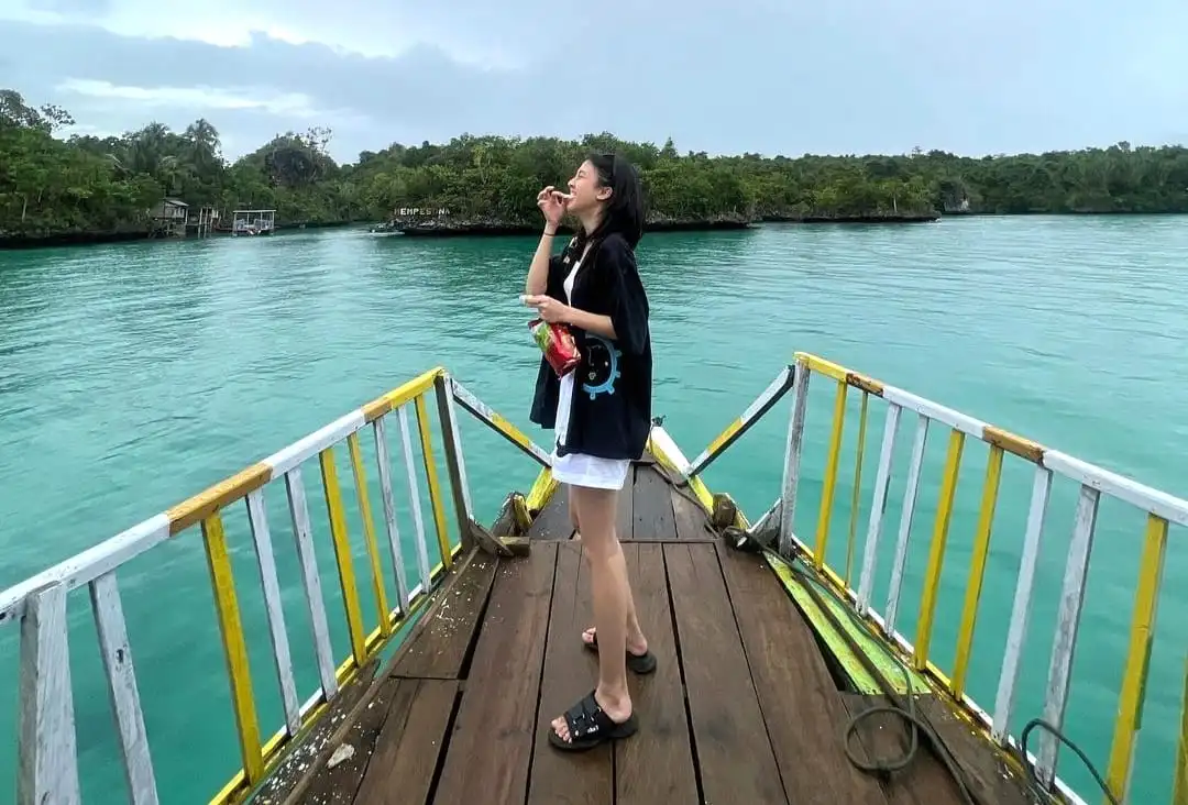 Keisya Levronka Pamer Keindahan Pantai Meleura Muna, Wisata Indonesia yang Belum Terekspose