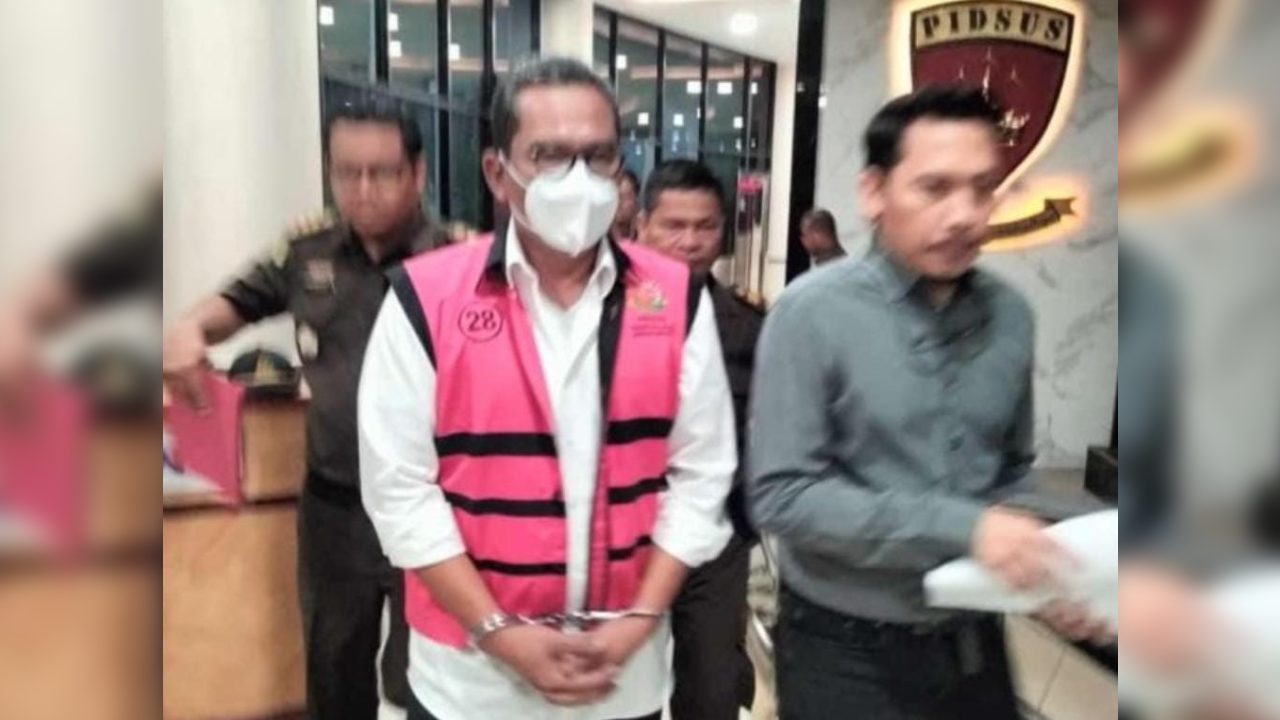 Komisaris Utama PT LAM Tersangka Baru Dugaan Korupsi Pertambangan Blok Mandiodo