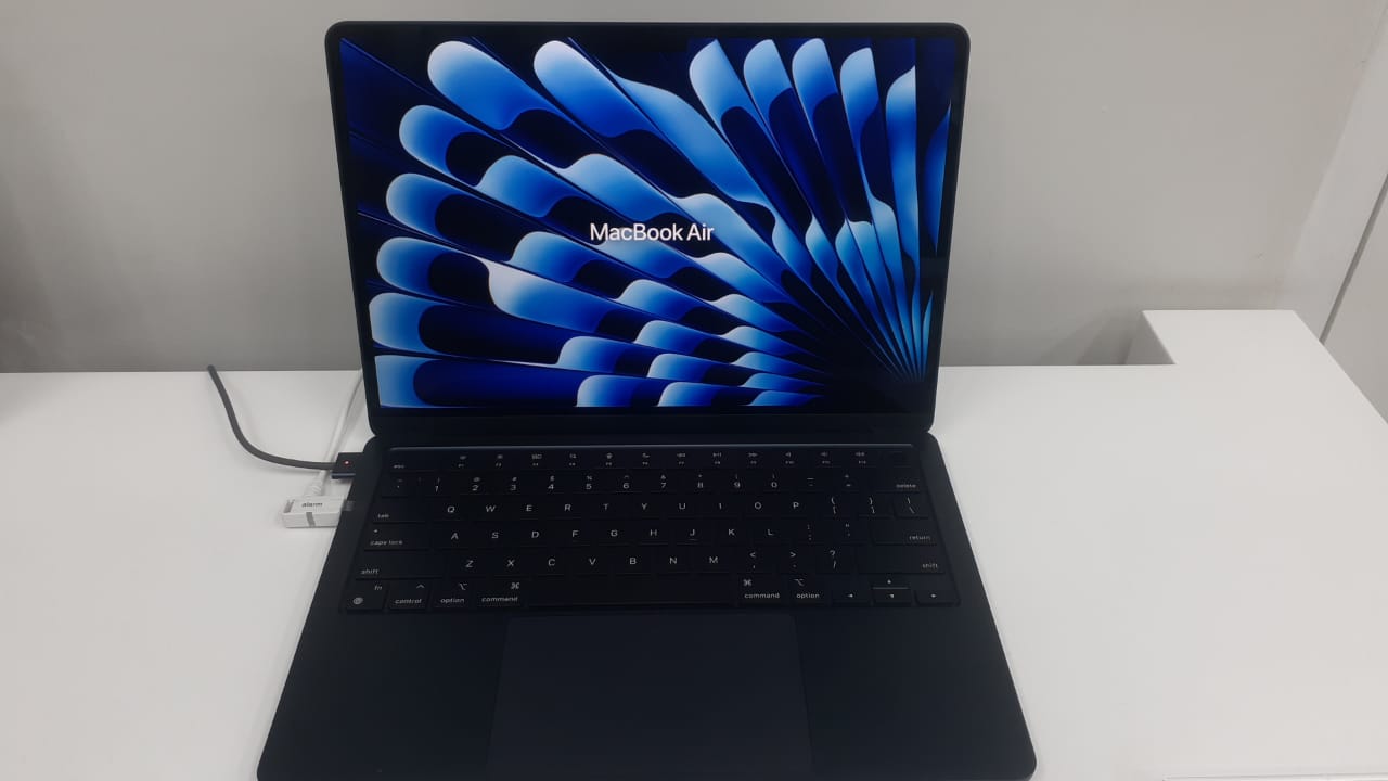MacBook Air M2, Laptop Apple Murah
