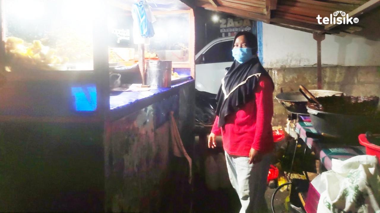 Mantan Buruh Perusahaan Banting Setir jadi Penjual Gorengan