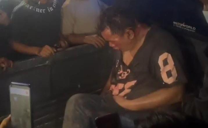 Pelaku Perampokan Dihajar Massa, Sepeda Motor Dibakar