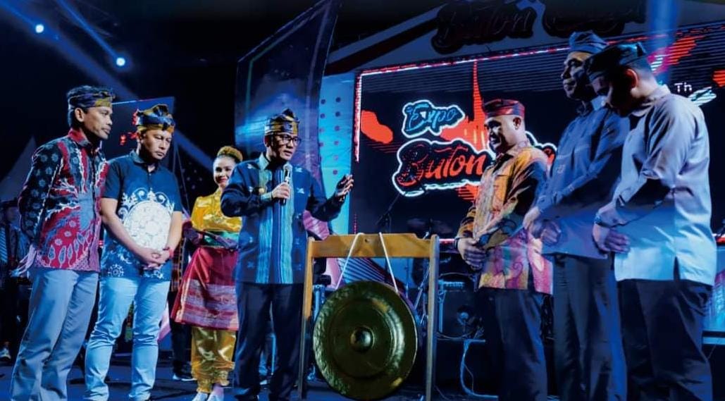 Pj Bupati Buka Expo HUT ke-9 Buton Tengah