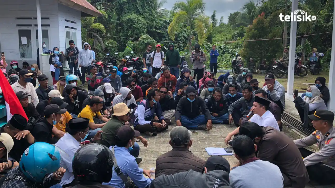 Ratusan BPD Konawe Kepulauan Protes Honor Tak Manusiawi