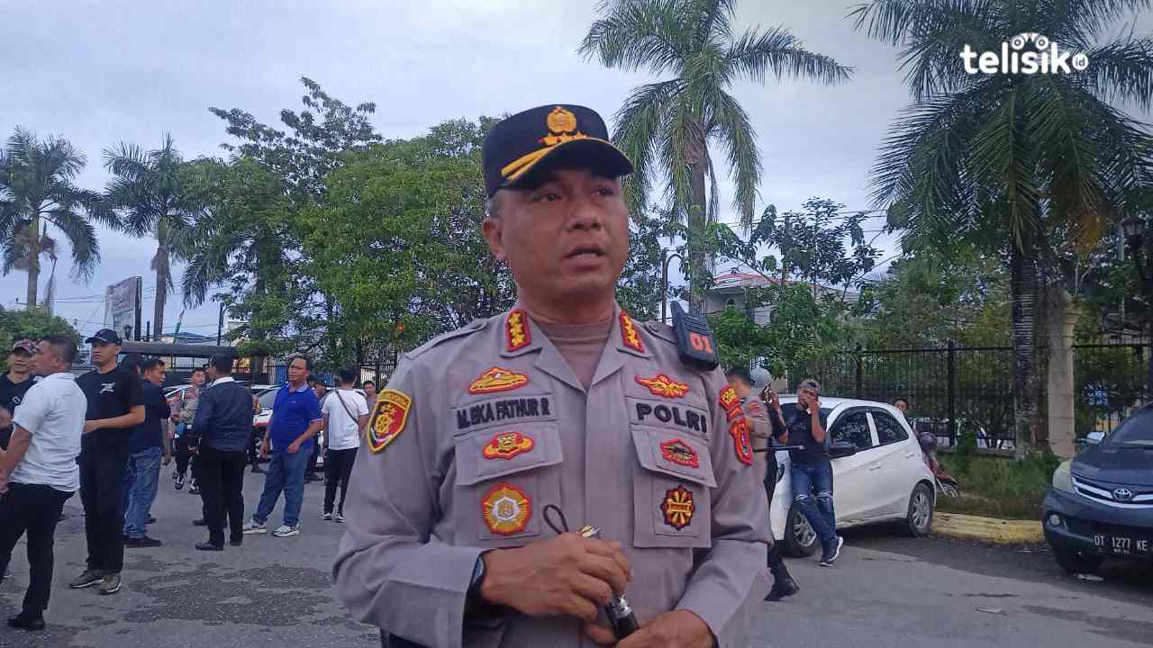 Ribuan Penonton Padati Lokasi Konser Dewa 19 di Kendari, Ratusan Personel TNI Polri Siaga
