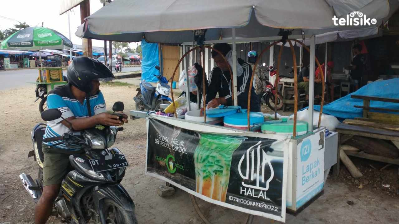 Senyum Cak Dol Penjual Cendol di Tengah Rintangan Hidup