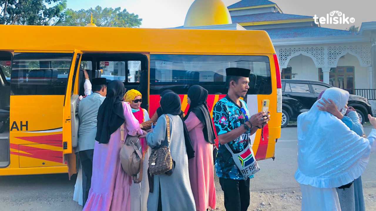 Tangis Haru Keluarga Sambut Kepulangan Jemaah Haji Buton Selatan