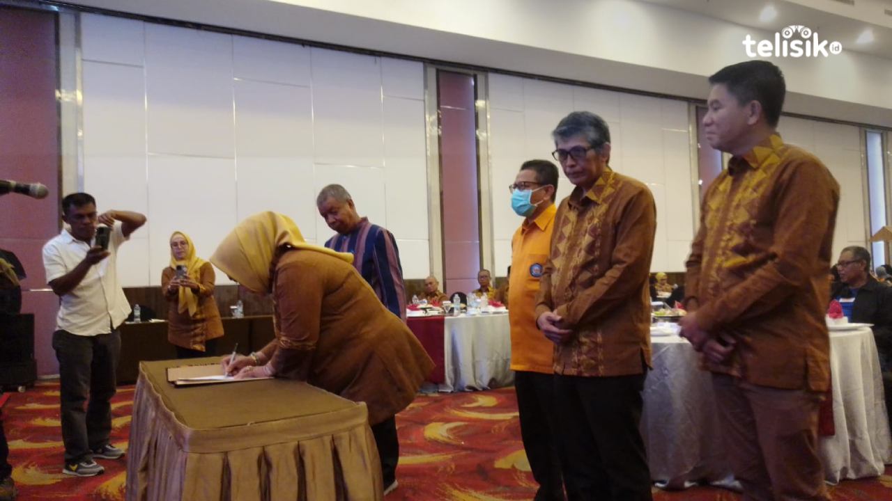 Tina Nur Alam Resmi Pimpin IKA FISIP UHO Kendari