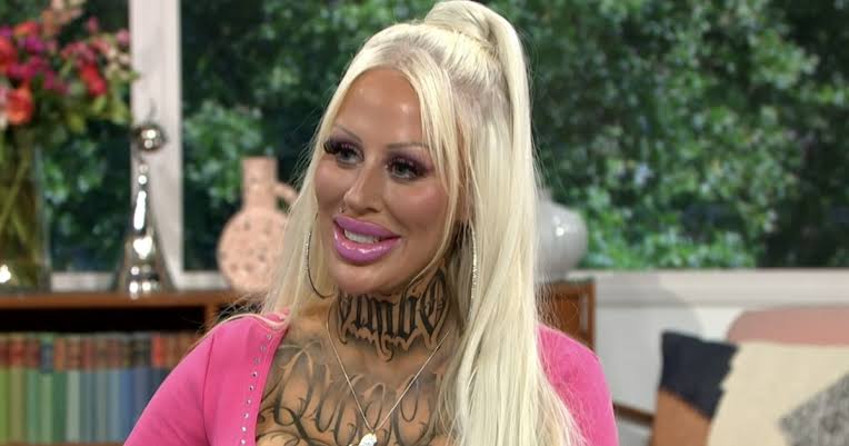 Wanita Ini Habiskan Miliaran Rupiah untuk Menjadi Boneka Seks Hidup