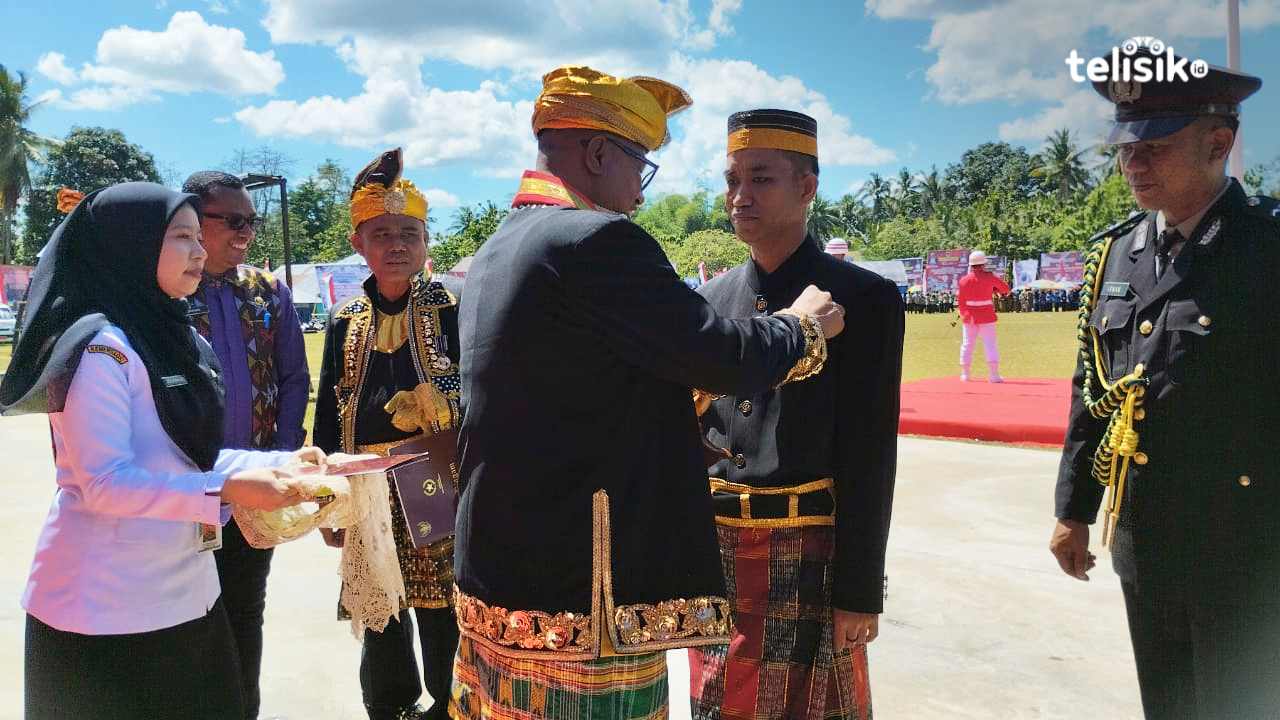 15 ASN Muna Barat Terima Satyalencana Karya Satya dari Jokowi