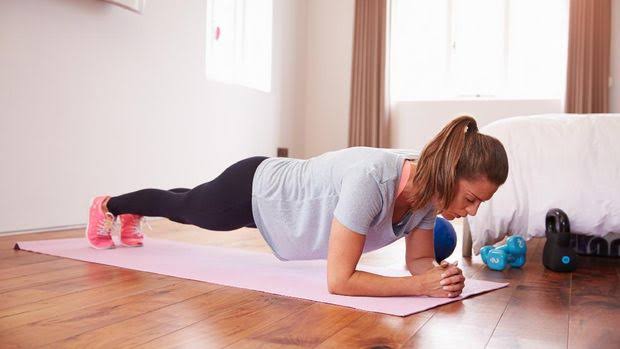 5 Gerakan Ampuh Kempeskan Lemak di Perut