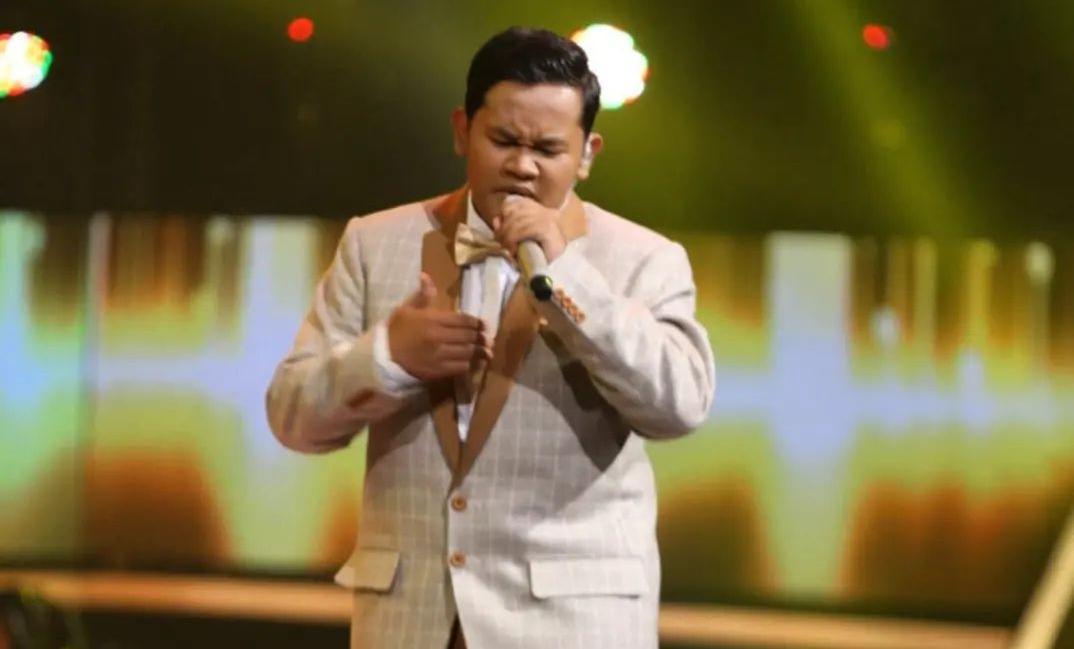 Sosok M Abdul Laziati Jr.ode, Penyanyi Asal Kota Baubau tanpa Darah Musisi