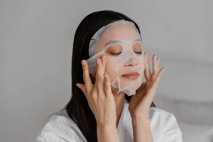 Bahaya Penggunaan Masker Wajah Secara Berlebihan