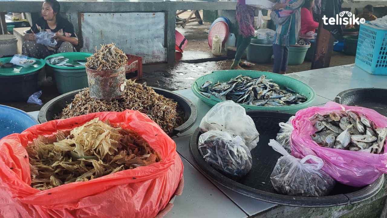 Cuaca Buruk, Pedagang di Buton Utara Punya Cara Hadapi Kenaikan Harga Ikan